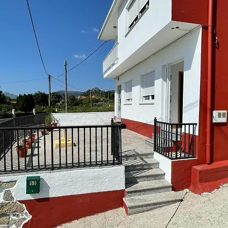Apartamento De Planta Baja, Con Terraza,barbacoa, Mesa Y Sillas.. 公寓